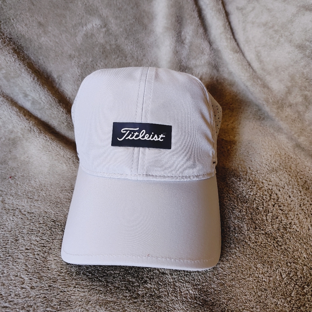 Titleist Light Gray Women’s Golf Cap with Black Logo Patch